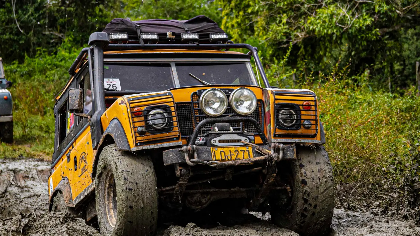 Land Rover Defender Off-Road Adventure